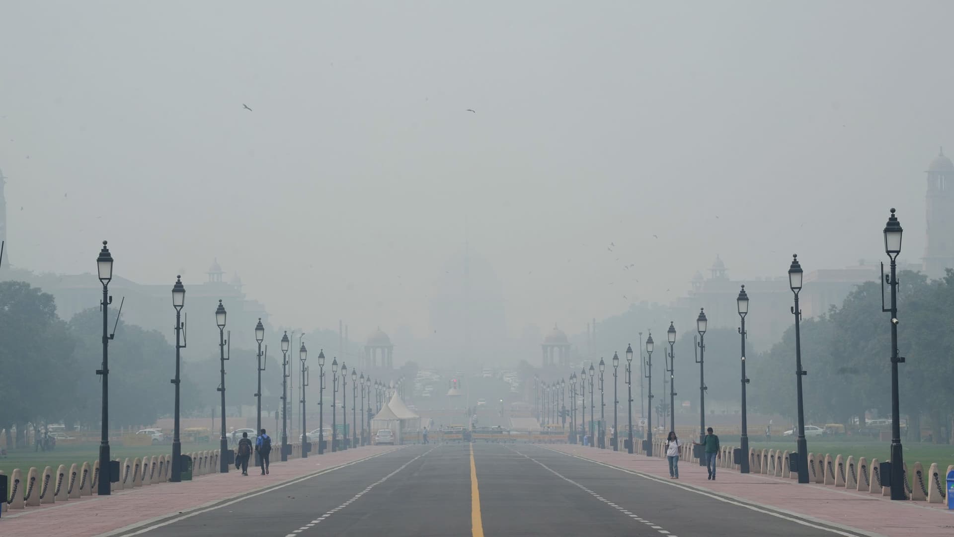 दिल्ली के प्रदूषण को कैसे कम कर रहा है स्मॉग टावर? जानें इसके काम करने का तरीका