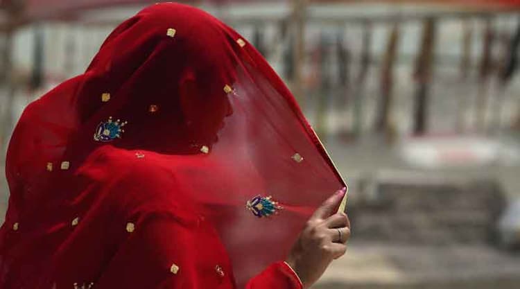 दोगुनी उम्र के लड़के से शादी के डर से भागी थीं बहनें, ऐसे हुआ खुलासा