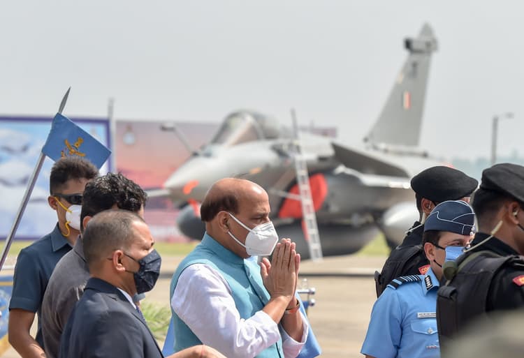 Rafale Ceremony : राफेल से रक्षामंत्री राजनाथ की चीन को चेतावनी, कहा- भारतीय सीमाओं पर जो माहौल बनाया गया…