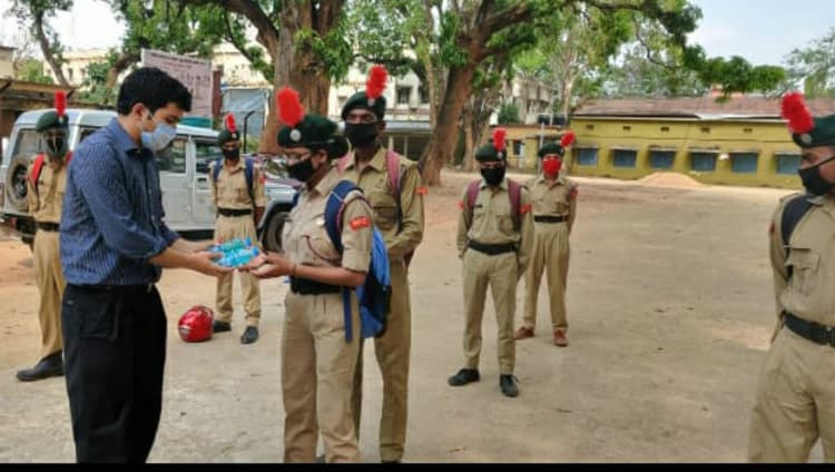 Coronavirus Lockdown: गुमला में जो मास्क पहनेगा, उसे ही सब्जी खरीदने की मिलेगी अनुमति