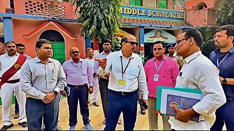 PHOTOS: 'सर जब से आप आए हैं तब से...' KK Pathak हेडमास्टर का कौन सा जवाब सुनकर खूब हंसे, जानिए...