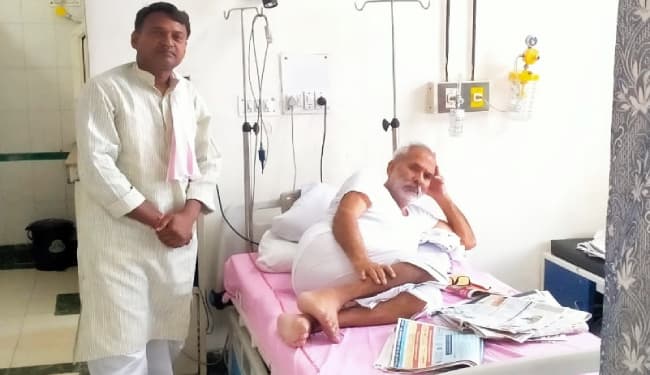 दिल्ली एम्स के आइसीयू में रघुवंश बाबू तक पहुंची लालू प्रसाद की चिट्ठी, इशारों में कहा...