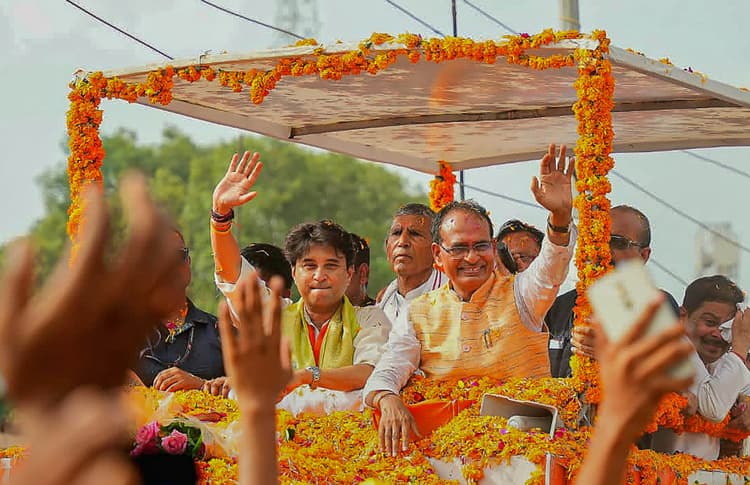 Explainer: ज्योतिरादित्य सिंधिया का क्रेज हो रहा है खत्म ? समर्थकों के बीजेपी छोड़ने के क्या हैं मायने