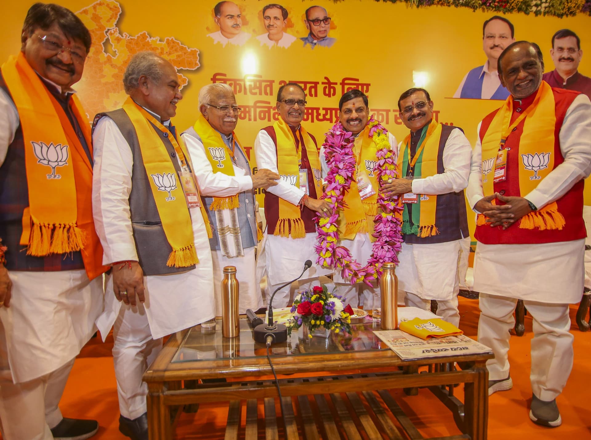 एमपी में शिव'राज' खत्म, आयो मोहन...