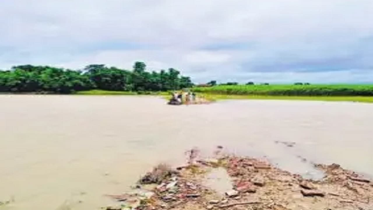 बिहार: शिवहर- मोतिहारी सड़क पर चढ़ा बागमती नदी का पानी, दो जिलों का टूटा संपर्क, अलर्ट मोड पर प्रशासन