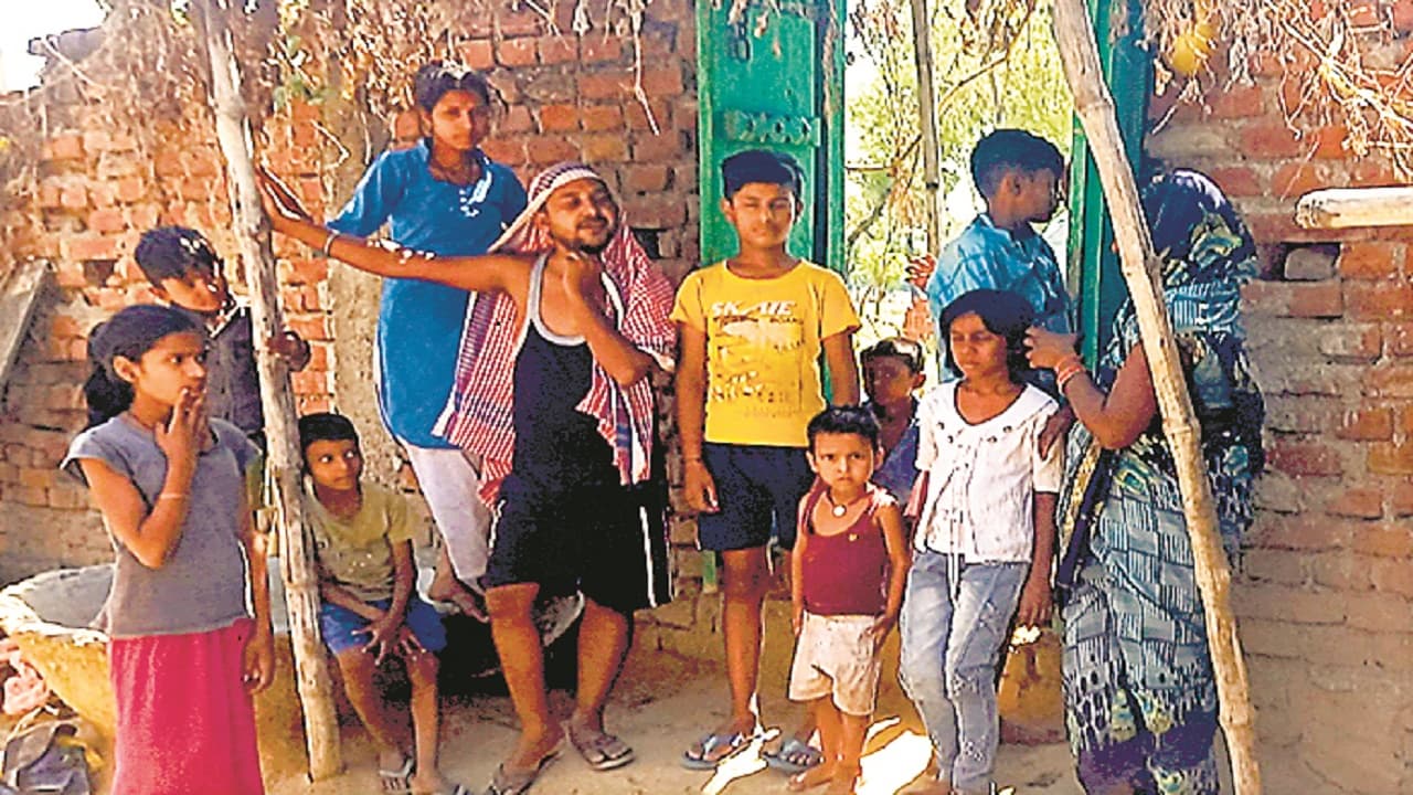 बिहार: मोबाइल फोन रखने की पाबंदी से उग्र थी महिला, ले ली बेटे की जान, जानें क्या है पूरा मामला बिहार: मोबाइल फोन रखने की पाबंदी से उग्र थी महिला, ले ली बेटे की जान, जानें क्या है पूरा मामला