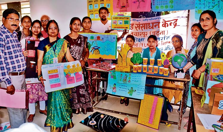 पटना के शिक्षक गुलदस्ते से सिखा रहे पर्यायवाची शब्द, पढ़ाई आसान बनाने के लिए बनाये हैंडमेड लर्निंग मेटेरियल