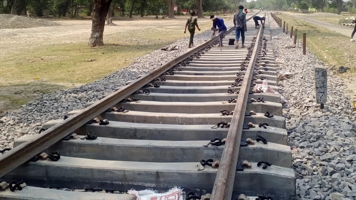 दोहरीघाट–इंदारा रेल लाइन: 250 करोड़ की लागत के बाद भी ट्रेनों का संचालन नहीं हुआ शुरू, हो चुका है स्पीड ट्रायल