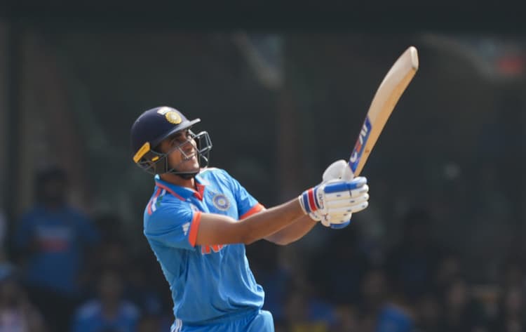 शुभमन गिल ने जड़ा 95 मीटर लंबा छक्का, स्टेडियम की छत से टकराई गेंद, देखें वीडियो