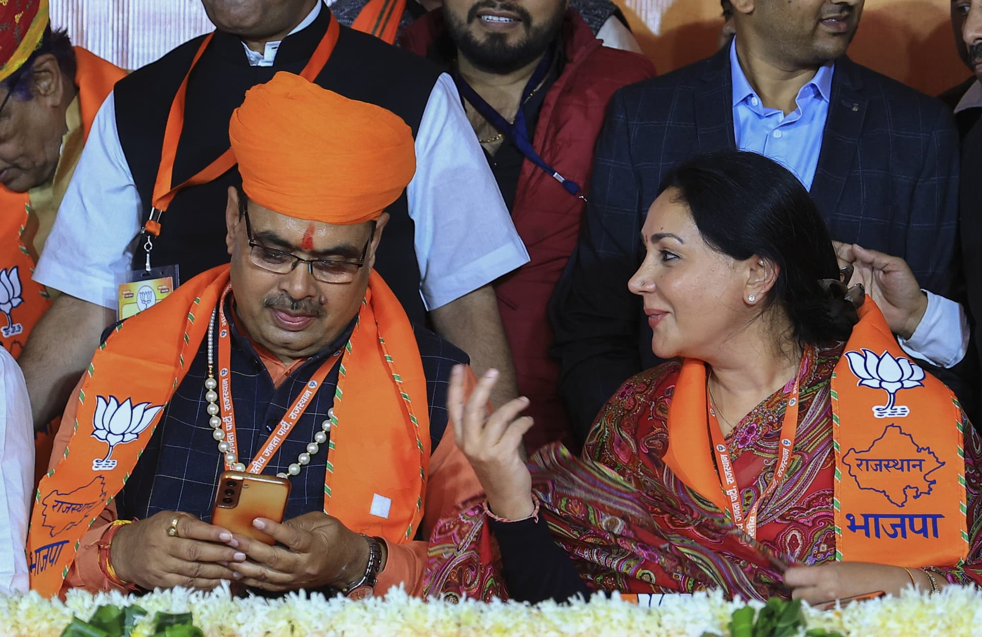 Rajasthan CM Oath Ceremony: рд░рд╛рдЬрд╕реНрдерд╛рди рдореЗрдВ рдирдП тАШрдХрдкреНрддрд╛рдитАЩ рднрдЬрдирд▓рд╛рд▓, рджреАрдпрд╛ рдХреБрдорд╛рд░реА-рдкреНрд░реЗрдордЪрдВрдж рдмреИрд░рд╡рд╛ рдмрдиреЗ рдбрд┐рдкреНрдЯреА рд╕реАрдПрдо