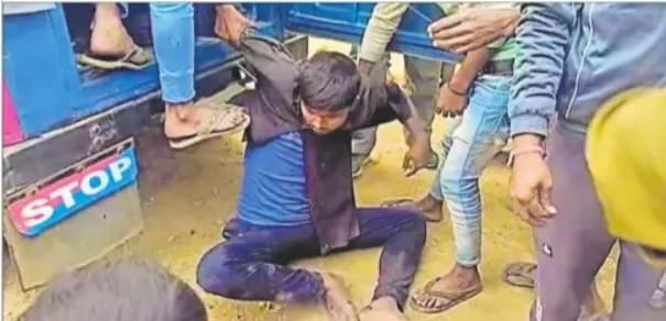 बिहार में सामने आया मॉब लिंचिंग का मामला, मवेशी चोर बता युवक की पीट-पीट कर हत्या, एक ही परिवार के सात गिरफ्तार बिहार में सामने आया मॉब लिंचिंग का मामला, मवेशी चोर बता युवक की पीट-पीट कर हत्या, एक ही परिवार के सात गिरफ्तार