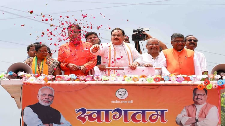 Bihar: जेपी नड्डा के विरोध में पटना यूनिवर्सिटी के छात्रों ने लगाए गो बैक के नारे, दिखाया काला झंडा