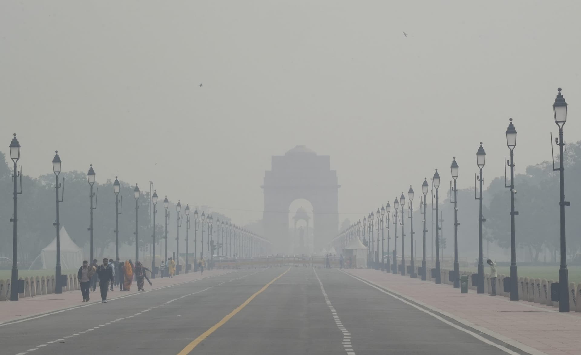 Delhi Weather: अब पड़ेगी कड़ाके की ठंड ? दिल्ली की वायु गुणवत्ता ‘खराब’ श्रेणी में, जानें मौसम का हाल