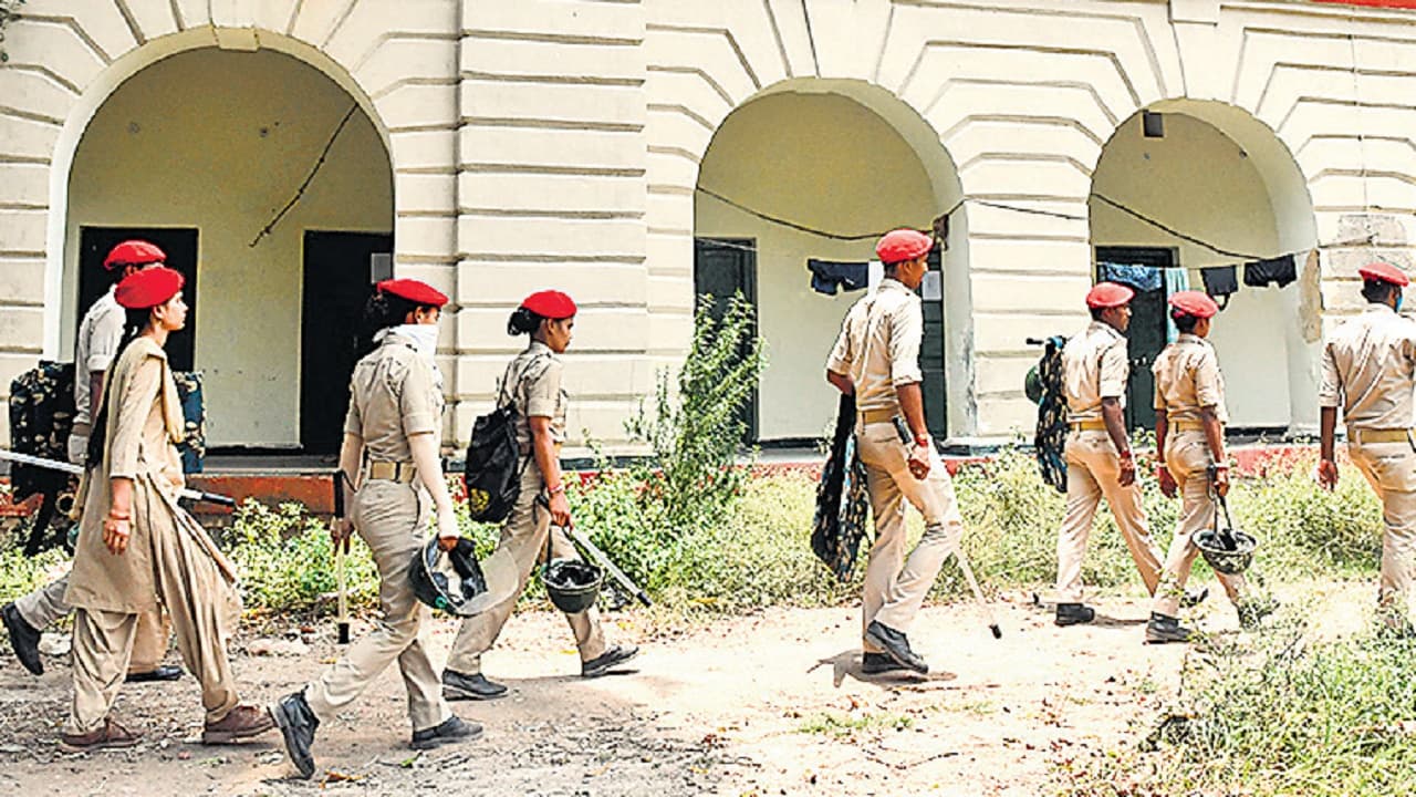 बीएन कॉलेज के हॉस्टल पर कब्जा जमाये छात्र हुए बेदखल, प्रशासन ने कमरों को खाली कराने के बाद किया सील