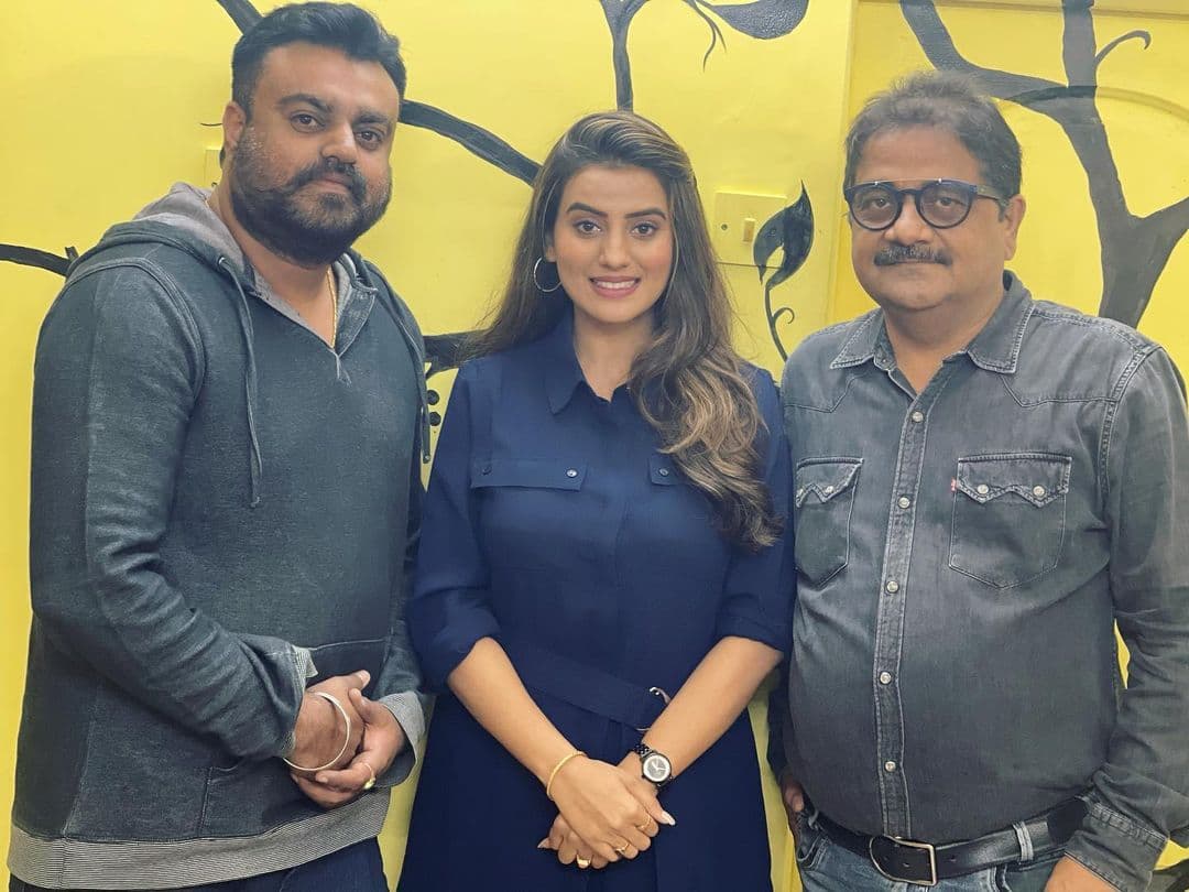 अक्षरा सिंह के गाने ‘करी ना बलम जी मनमानी’ पर विवाद, एक्ट्रेस ने वीडियो मैसेज में बताया सच अक्षरा सिंह के गाने ‘करी ना बलम जी मनमानी’ पर विवाद, एक्ट्रेस ने वीडियो मैसेज में बताया सच