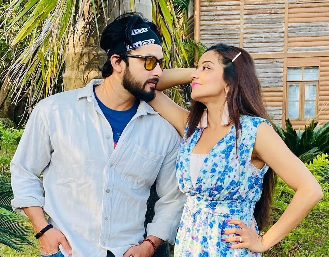 VIDEO: मोनालिसा और विक्रांत की ‘दीवानगी’ का कमाल, सोशल मीडिया पर क्यूट कपल का जबर धमाल