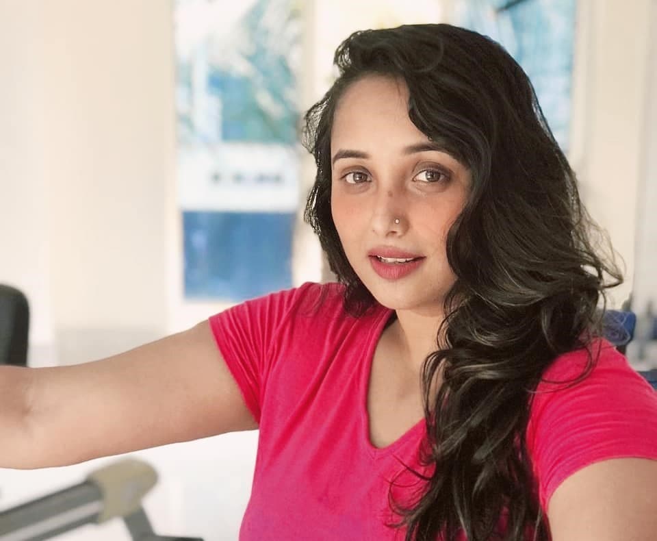 इस खास वीडियो में किससे शिकायत कर रही हैं रानी चटर्जी? Instagram पर दिखा ‘दबंग लेडी’ का बिंदास अंदाज