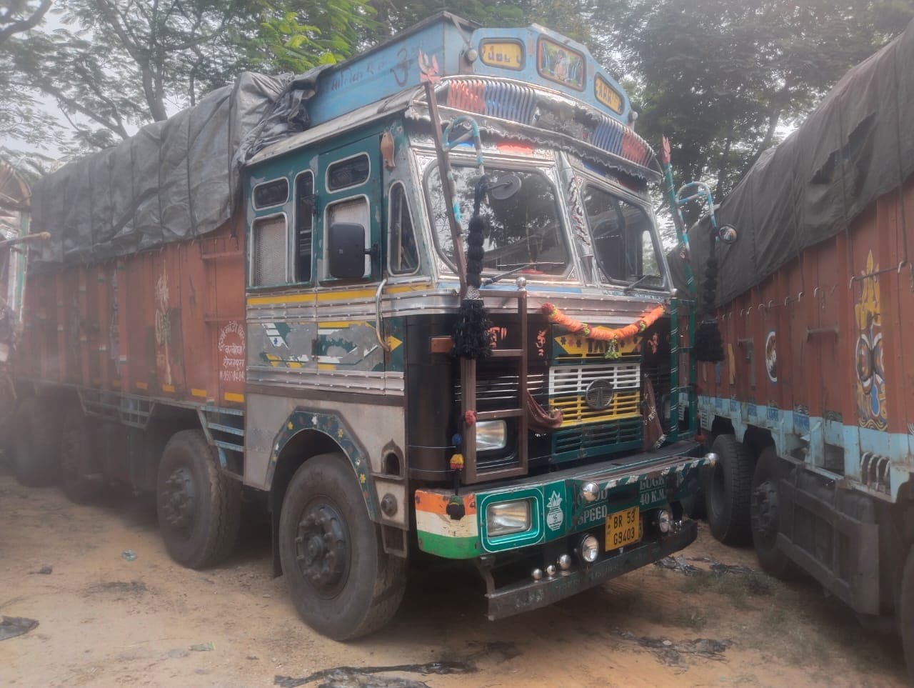 धनबाद : अवैध कोयला लदे चार ट्रक जब्त, छह नामजद समेत 13 पर केस, छापेमारी में 40 टन कोयला जब्त