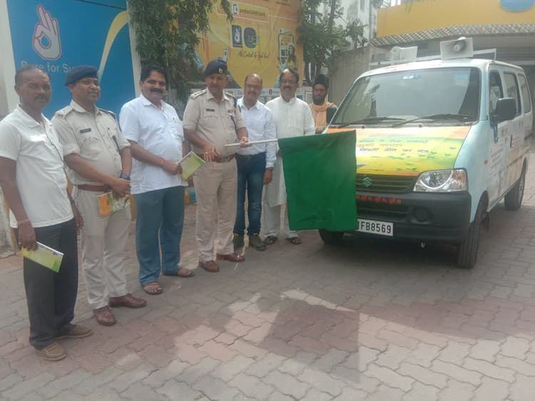 हाइपरटेंशन, आत्महत्या की प्रवृत्ति रोकने खुशी रथ पहुंचा लोहरदगा, गांव गांव जाकर देगा खुशियों का संदेश