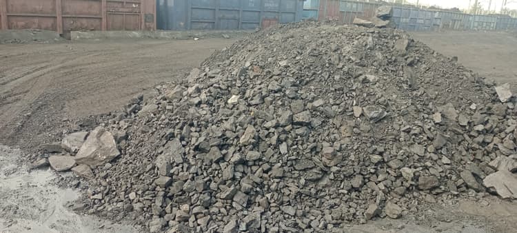 धनबाद : सेंट्रल पुल साइडिंग नियम विरुद्ध रैक लोडिंग का आरोप, प्रबंधन ने किया इंकार