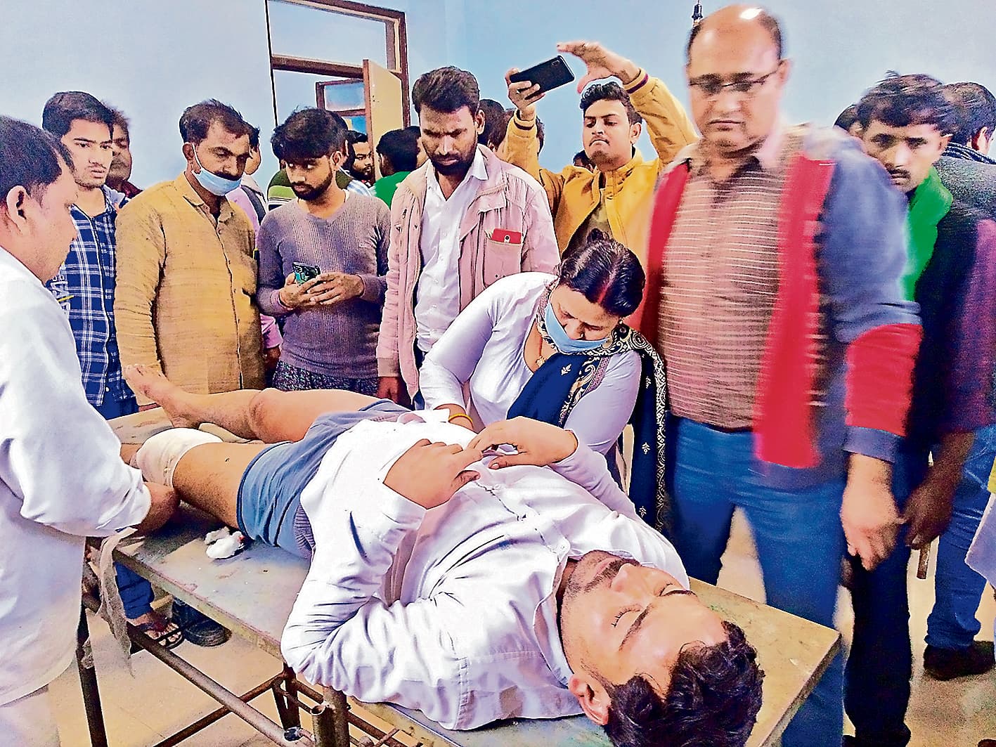 Bihar Crime News: सासाराम में बैंक के बाहर लूट के दौरान पेट्रोल पंप मालिक के बेटे की गोली मार कर हत्या, बेखौफ बदमाशों में फिल्मी अंदाज में दिया वारदात को अंजाम