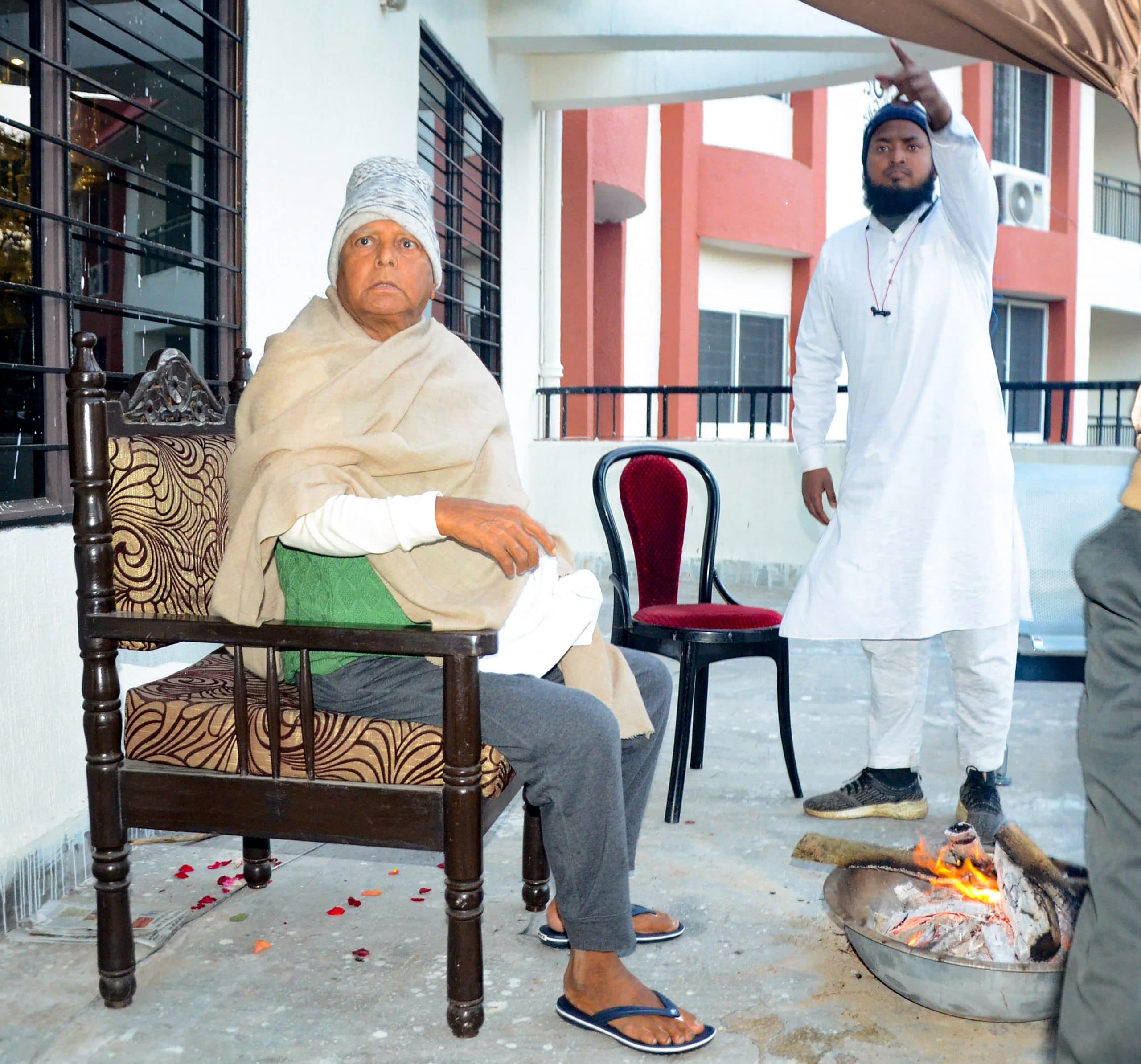 लालू यादव के खाने पीने की इन चीजों पर लगी पाबंदी, 24 घंटे में 4 गिलास ही पी सकते हैं पानी, जानें वजह