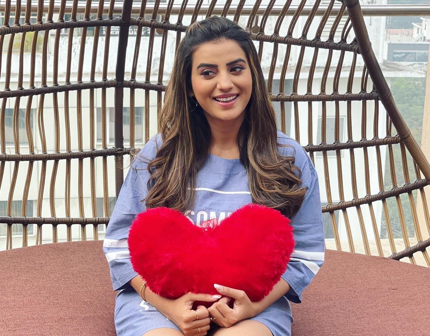 अक्षरा सिंह की अपकमिंग फिल्म ‘डोली’ का फर्स्ट लुक रिलीज, एक्ट्रेस की ड्रीम प्रोजेक्ट में महिलाओं के लिए खास मैसेज अक्षरा सिंह की अपकमिंग फिल्म ‘डोली’ का फर्स्ट लुक रिलीज, एक्ट्रेस की ड्रीम प्रोजेक्ट में महिलाओं के लिए खास मैसेज