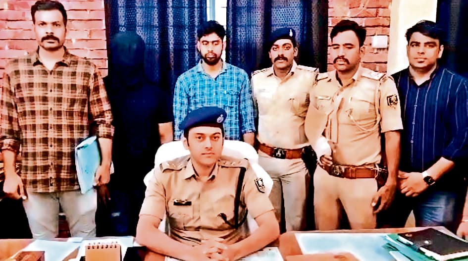 बिहार में अंतरराष्ट्रीय साइबर अपराधी गिरफ्तार, सलमान अली के दुबई कनेक्शन की जांच में जुटी पुलिस बिहार में अंतरराष्ट्रीय साइबर अपराधी गिरफ्तार, सलमान अली के दुबई कनेक्शन की जांच में जुटी पुलिस