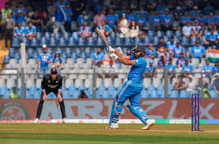 Ind Vs Nz Photos: रोहित शर्मा की पारी तस्वीरों में देखिए, तेज शुरुआत देकर फिर एकबार फिफ्टी से चूके..