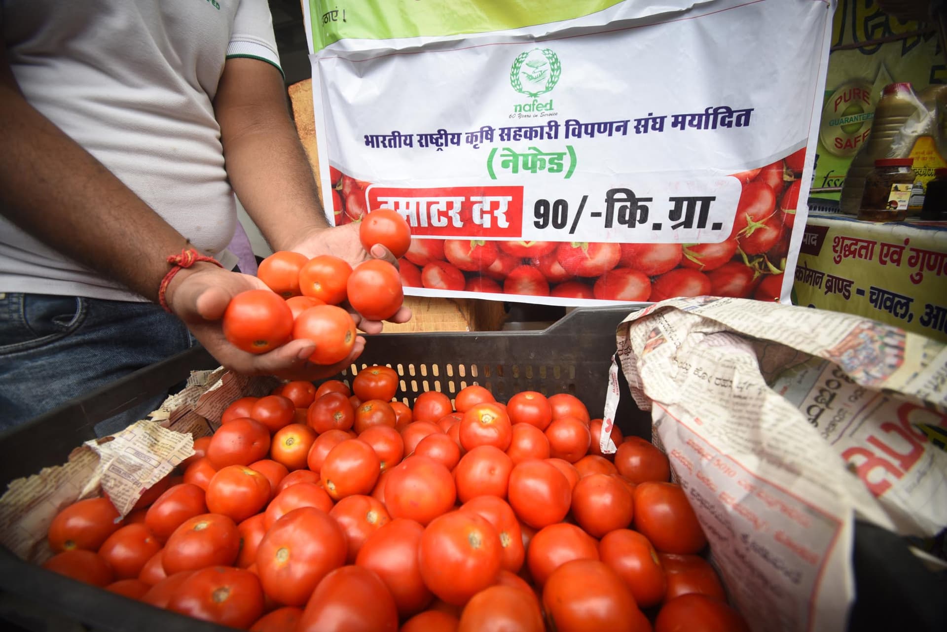 पटना में 40 जगहों पर बिकने लगा सस्ता टमाटर, गया, नालंदा, वैशाली और सारण में भी मिलेगा जल्द पटना में 40 जगहों पर बिकने लगा सस्ता टमाटर, गया, नालंदा, वैशाली और सारण में भी मिलेगा जल्द