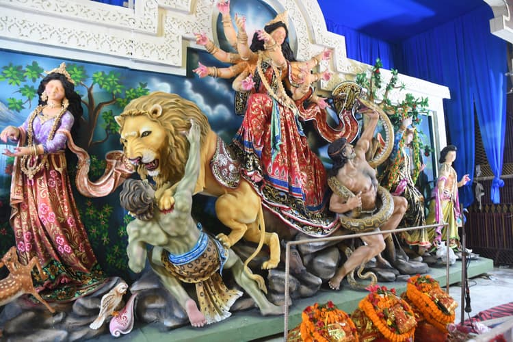 पटना में 1893 से हो रही है दुर्गा की पार्थिव प्रतिमा की पूजा, जानें 100 साल से अधिक पुरानी समितियों का इतिहास