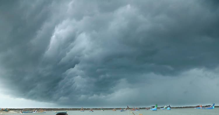 Yas Cyclone 2021: स्वास्थ्य केंद्रों में दवाओं का भंडार सुनिश्चित करें, केंद्र ने बंगाल समेत इन राज्यों को दिया निर्देश