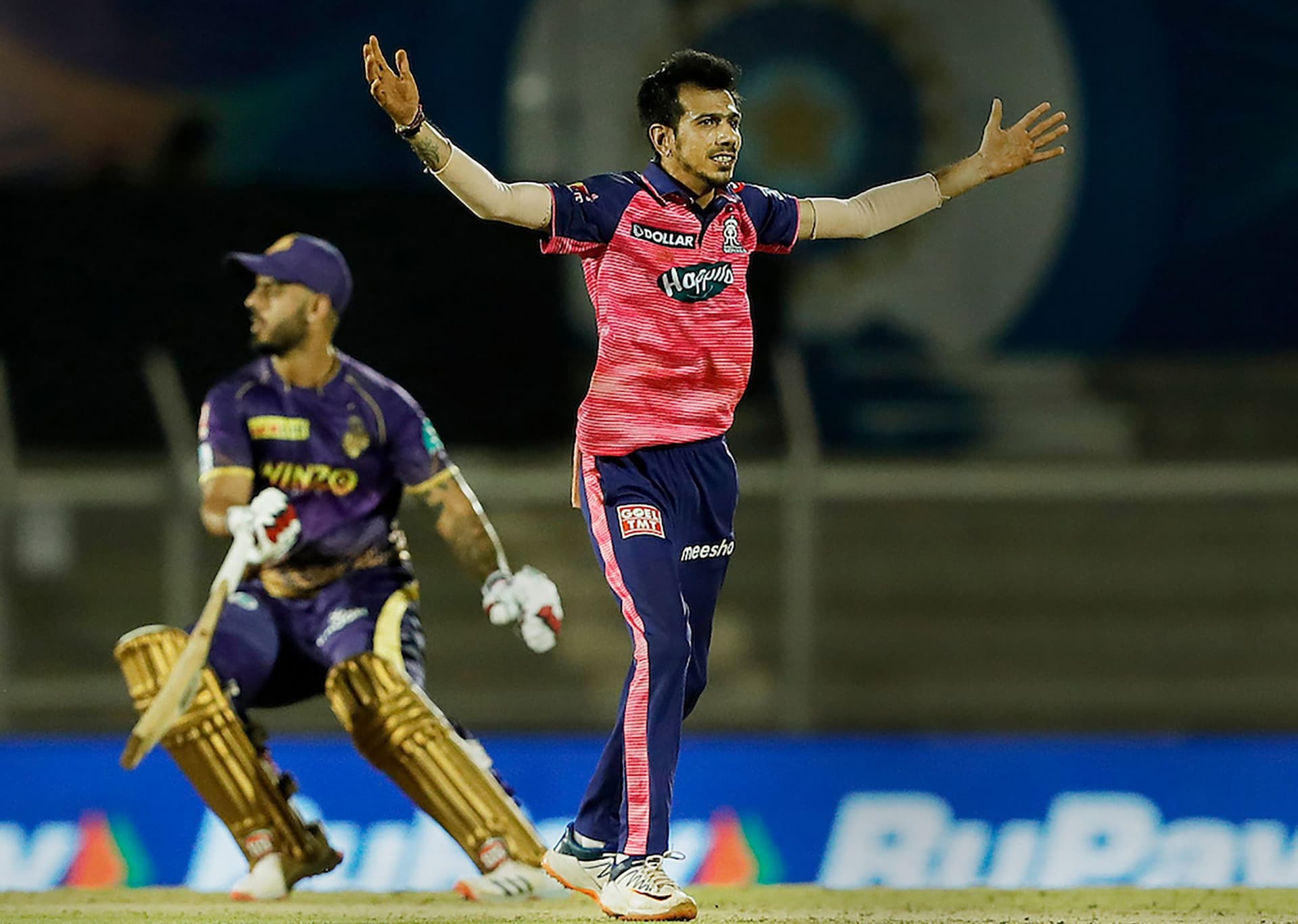 IPL 2022: युजवेंद्र चहल ने इस सीजन का पहला हैट्रिक लेने के बाद मनाया अनोखे अंदाज में जश्न, VIDEO वायरल IPL 2022: युजवेंद्र चहल ने इस सीजन का पहला हैट्रिक लेने के बाद मनाया अनोखे अंदाज में जश्न, VIDEO वायरल