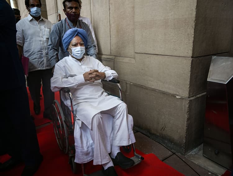 राज्यसभा में पूर्व पीएम मनमोहन सिंह की सीट अंतिम पंक्ति में की गयी, जानें वजह