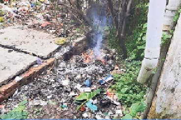 बिहार में जांच के लिए कलेक्ट किये गये RT-PCR के सैकड़ों सैंपलों को जलाया गया, स्वास्थ्य कर्मचारियों की बड़ी लापरवाही