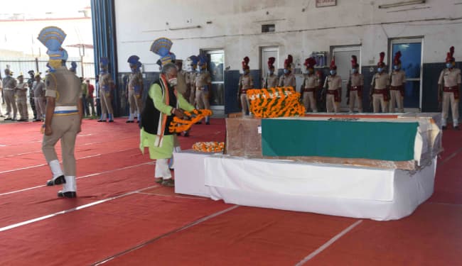 सीआरपीएफ के शहीद जवानों को दी गयी श्रद्धांजलि, गृह जिले भेजा गया पार्थिव शरीर