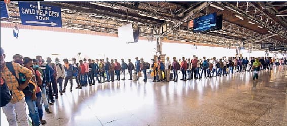 मुंबई-दिल्ली में खुलीं फैक्टरियां, लौटने लगे बिहार से मजदूर, कंपनी भेज रही ट्रेन का टिकट