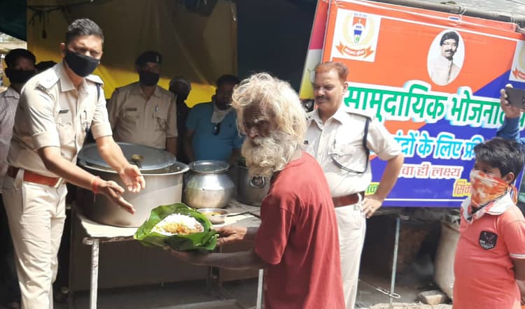 Coronavirus Lockdown: सिमडेगा में जरूरतमंद और परेशान लोगों की मदद के लिए बढ़े हाथ