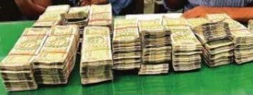 मध्य कोलकाता में कार में छिपा कर ले जा रहे थे 30 लाख, दो आरोपी गिरफ्तार