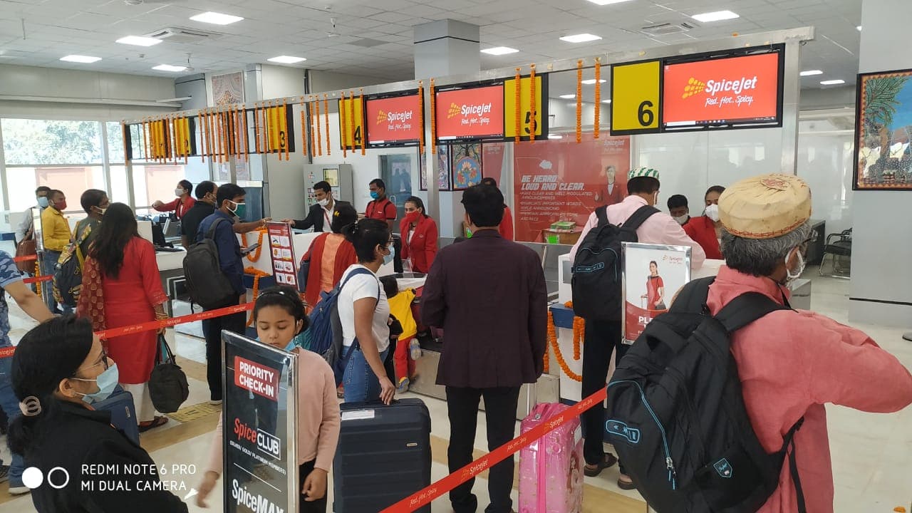 बिहार से रोजगार के लिए रिकार्ड संख्या में विदेश जा रहे कामगार, जानें किस जिले से कितना हो रहा पलायन