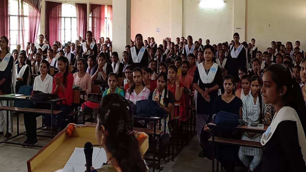 Bihar: इंटर पास अविवाहित छात्राओं को सरकार देगी पैसा, ई-कल्याण पोर्टल के माध्यम से ऐसे किया जायेगा आवेदन