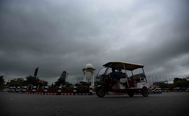 Bihar Weather: बिहार में मौसम ने ली करवट, पटना समेत कई शहरों में आज होगी बारिश