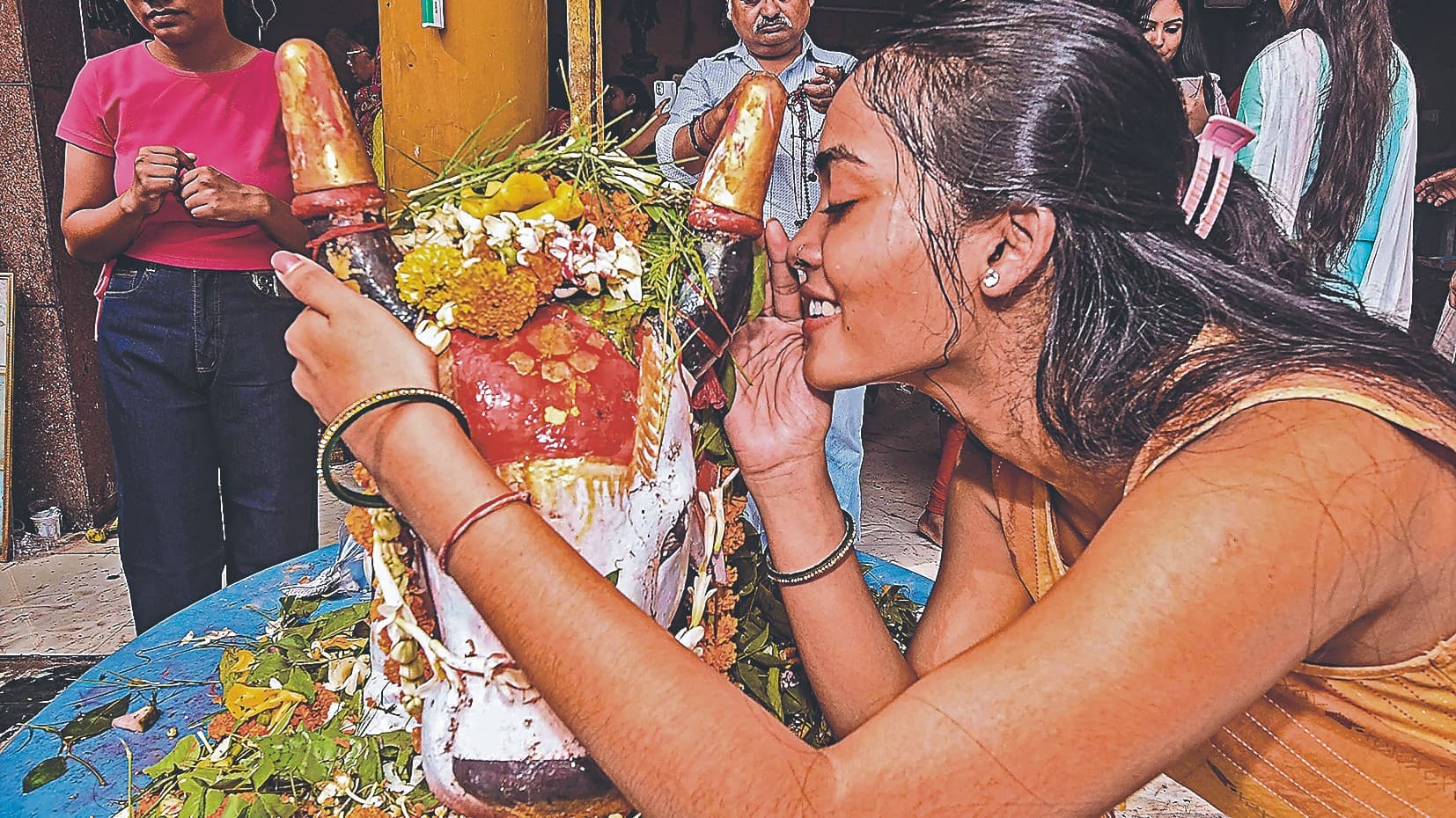 Sawan 2023: सावन में शिव की आराधना में लीन भक्त, हर-हर महादेव से गूंज रहे पटना के शिवालय Sawan 2023: सावन में शिव की आराधना में लीन भक्त, हर-हर महादेव से गूंज रहे पटना के शिवालय