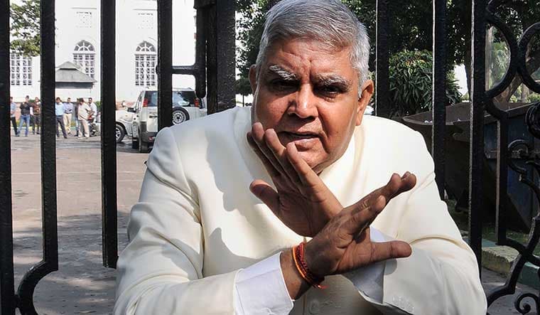 पश्चिम बंगाल के राज्यपाल ने ममता बनर्जी पर लगाया आरोप कहा, संवैधानिक दायित्व नहीं रही है मुख्यमंत्री पश्चिम बंगाल के राज्यपाल ने ममता बनर्जी पर लगाया आरोप कहा, संवैधानिक दायित्व नहीं रही है मुख्यमंत्री