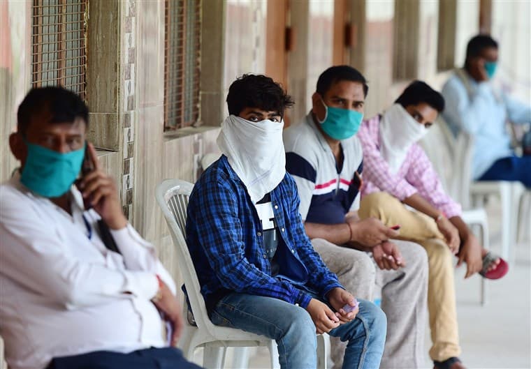 Coronavirus Outbreak : 24 घंटे में करीब 70000 नये केस, देश के अब तक 53000 से अधिक की मौत