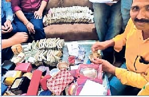 अकूत संपत्ति के मालिक निकले मुजफ्फरपुर के डीटीओ, फ्लैटों से मिला लाखों कैश और सोना - चांदी