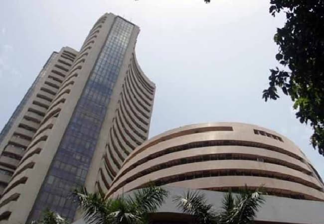 सेंसेक्स में 100 अंको की गिरावट, निफ्टी 7896 के नीच