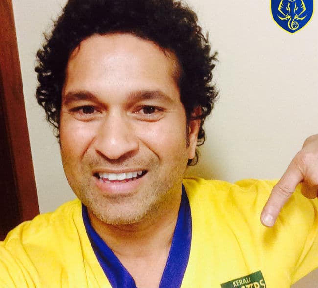 बल्ला थामने वाले सचिन तेंदुलकर ने थामा हाथों में झाडू