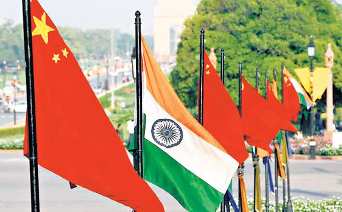 चीन, प्रेरणा भी! भय भी!