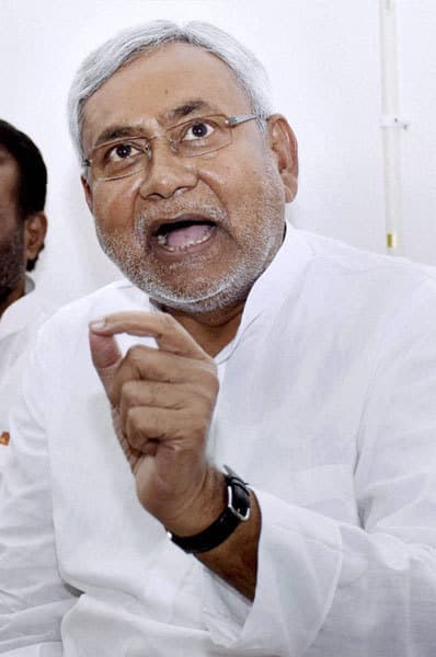 पाकिस्तान के संघर्ष विराम उल्लंघन पर नीतीश ने मोदी पर साधा निशाना